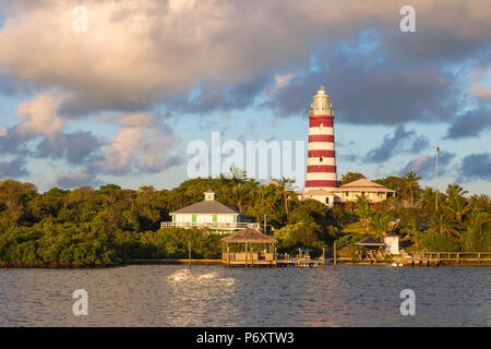 Abaco Islands, Bahamas, Elbow Cay, l'espoir, ville phare Reef Coude - Le dernier phare habité de combustion du kérosène dans le monde - construit par l'Empire britannique Le Service phare pendant les années 1860 Banque D'Images