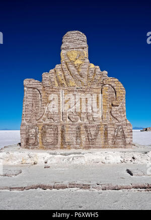 La Bolivie, Potosi, Daniel Campos, Province de sel Bolivie Dakar Monument sur le Salar de Uyuni. Banque D'Images