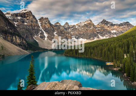 Le lac Moraine, Banff National Park, Alberta, Canada Banque D'Images