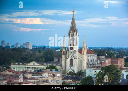 La province de Camaguey, Cuba, Camaguey, vue de la ville en direction de l'Iglesia de Nuestra Sagrado Corazon de Jesus - La Cathédrale du Sacré-Cœur de Jésus Banque D'Images