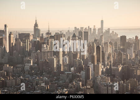 Vue aérienne sur le centre de Manhattan, New York City, USA Banque D'Images
