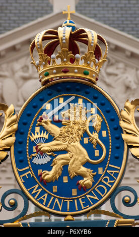Les armoiries royales sur la porte du Palais Noordeinde à La Haye Banque D'Images