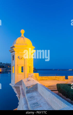 Malte, La Valette, région du sud-est. Une vedette, de guet Gardjola ou dans les jardins sur la pointe de Senglea. Banque D'Images