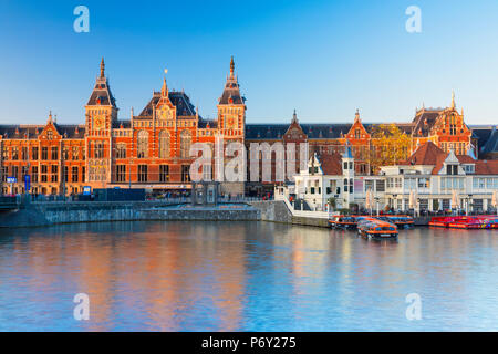 La gare centrale, Amsterdam, Pays-Bas Banque D'Images