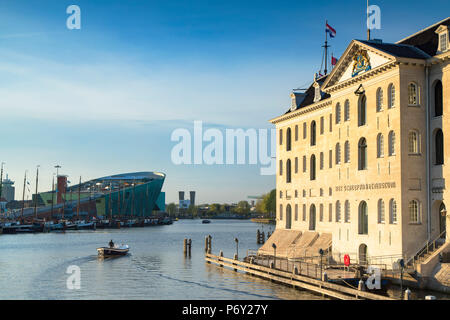 National Maritime Museum et le musée des sciences NEMO dans Oosterdok, Amsterdam, Pays-Bas Banque D'Images