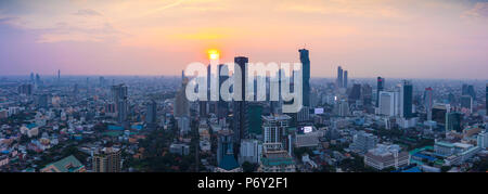 Toits de Silom et Sathorn, Bangkok, Thaïlande Banque D'Images