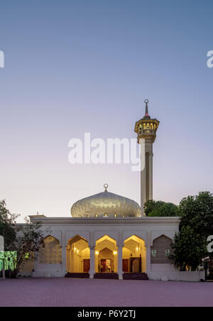 Bastakiya au crépuscule, la Mosquée Al Fahidi, quartier historique de Dubaï, Émirats Arabes Unis Banque D'Images