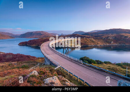 Royaume-uni, Ecosse, Highland, Sutherland, Loch a' Chairn Bhain, Kylesku, Kylesku pont, un point de repère sur la côte nord 500 Route Touristique Banque D'Images