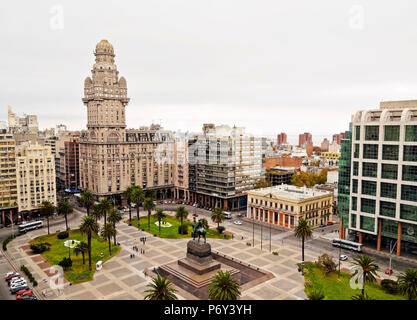 L'Uruguay, Montevideo, augmentation de la vue sur la place de l'indépendance. Banque D'Images