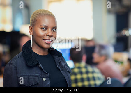Portrait of smiling, confident businesswoman Banque D'Images