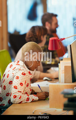 L'accent in open plan office Banque D'Images