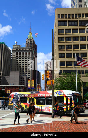 Bus public Lien Baltimore sur East Pratt Street près de Inner Harbor, Baltimore, Maryland, USA Banque D'Images