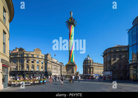 "L'arbre de mai du travailleur' à Gray's Monument pendant l'exposition du Nord, Newcastle-upon-Tyne, Tyne et Wear, Angleterre, Royaume-Uni Banque D'Images