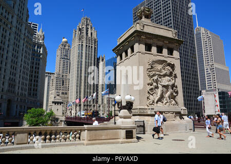 Le Michigan Ave. bridge house sur le coin sud dispose d''un clapet appelé commémorant la bataille de la défense et de l'automne de Ft. Dearborn en 1812. Banque D'Images