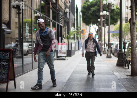 Los Angeles, USA - 29 juin : non identifie des gens au hasard dans les rues du centre-ville de Los Angeles, CA le 29 juin 2018. Banque D'Images