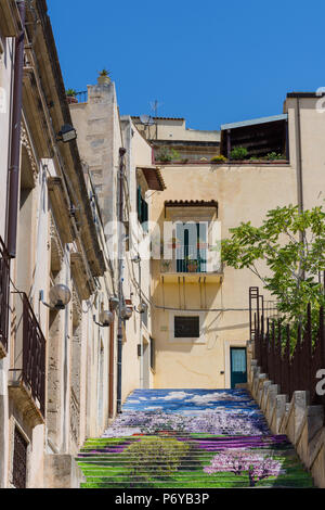 Escalier particulier peint à Noto, Sicile Banque D'Images