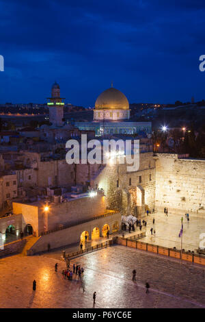 Israël, Jérusalem, Vieille Ville, Quartier Juif, élevée sur la place du Mur occidental, en fin de soirée Banque D'Images
