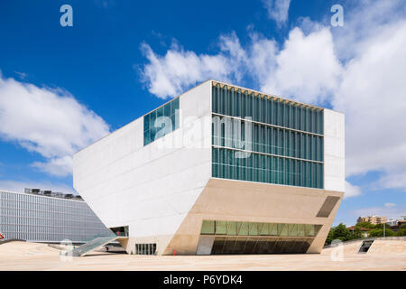 Le Portugal, Douro Litoral, Porto. L'extérieur de la Casa da Musica, Porto, grand salle de concert conçue par Rem Koolhaas et inauguré en 2005. Banque D'Images