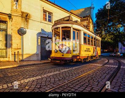 Portugal, Lisbonne, en tramway typique Alfama. Banque D'Images