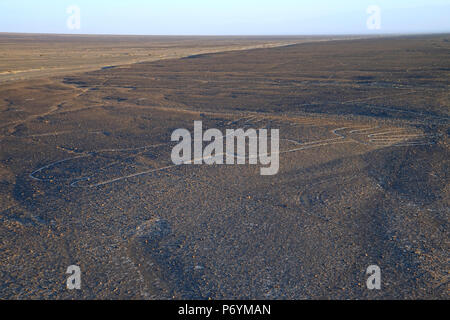 Les lignes de Nazca appelé Los Manos (les mains) vu de haut de la plate-forme d'observation dans le désert de Nazca au Pérou Banque D'Images