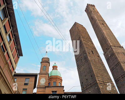 La tour Asinelli à Bologne, Italie Banque D'Images