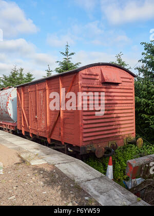 Fin sur l'image d'une norme 12 tonnes de marchandises ferroviaire chariot au Caledonian Railway Station du pont de Dun en Angus (Écosse). Banque D'Images