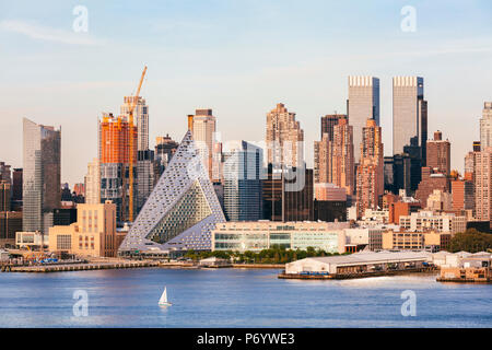 Midtown Manhattan vu de l'autre côté de la rivière Hudson au coucher du soleil, New York City, USA Banque D'Images