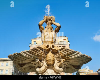 Fontaine du Triton, sur la place Piazza Barberini à Rome, Italie Banque D'Images