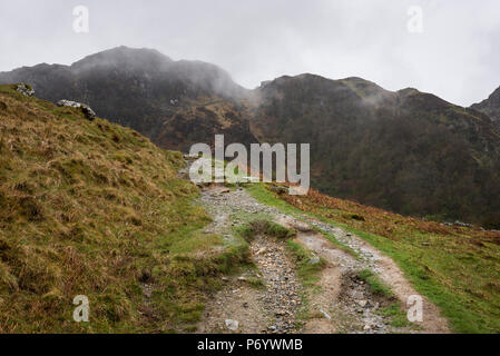 Un jour de printemps pluvieux dans les collines autour de Llyn Crafnant, Wrexham, North Wales, UK. Banque D'Images