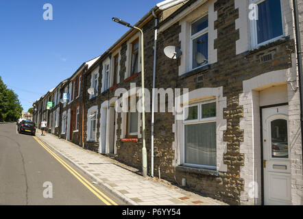 Rangée de maisons mitoyennes à Treforest, Pontypridd avec signes publicité Salles à louer Banque D'Images