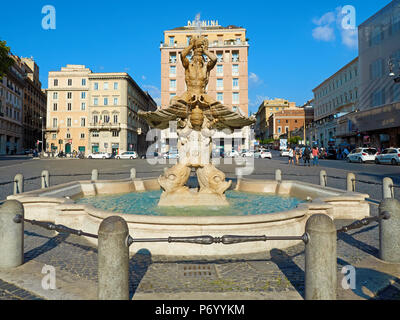 Rome, Italie - Sept 2016 : fontaine du Triton, sur la Piazza Barberini, au centre-ville Banque D'Images