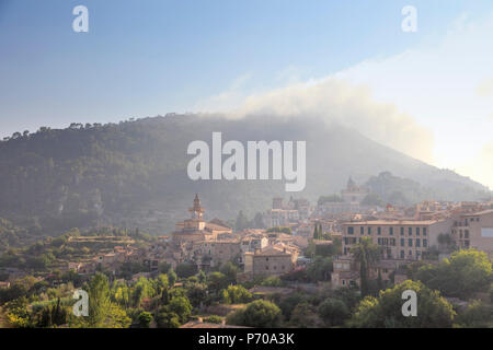 L'Espagne, Îles Baléares, Mallorca, village de montagne de Valldemossa Banque D'Images