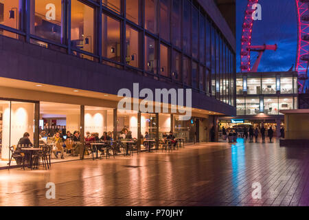 Le Southbank Centre la nuit, Londres, Angleterre, Royaume-Uni. Banque D'Images
