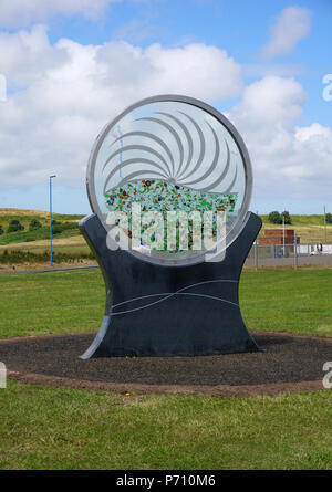 Seaton Carew Village Hartlepool England UK Vagues Sculpture sur le seafron Banque D'Images