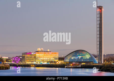 BBC Scotland, le Science Museum et tour de Glasgow, Pacific Quay au crépuscule, Glasgow, Ecosse, Royaume-Uni, Europe Banque D'Images