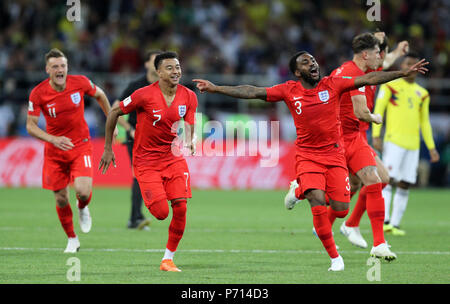 England's Jesse Lingard (à gauche) et Danny Rose célébrer après avoir remporté la Coupe du Monde FIFA 2018, série de 16 match au stade du Spartak de Moscou. Banque D'Images