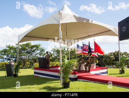 H.M CAMP SMITH, New York (11 mai 2017) - Le Général de Bryan P. Fenton, commandant, Commandement des opérations spéciales, pacifique, prend la parole lors du SOCPAC Cérémonie de changement de responsabilité, le 11 mai 2017. Banque D'Images