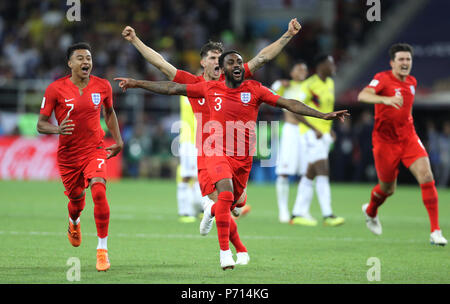 England's Jesse Lingard (à gauche) et Danny Rose célébrer après avoir remporté la Coupe du Monde FIFA 2018, série de 16 match au stade du Spartak de Moscou. Banque D'Images