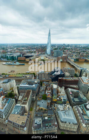 Vue sur la Tamise et le fragment du ciel jardin au talkie walkie (20) Fenchurch Street, City of London, Londres, Angleterre, Royaume-Uni Banque D'Images