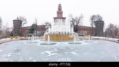 Fontaine de la Place Castello après glacé de neige, Milan, Lombardie, Italie du Nord, Italie, Europe Banque D'Images