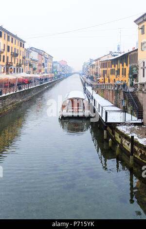 Le Naviglio Grande après une chute de neige, Milan, Lombardie, Italie du Nord, Italie, Europe Banque D'Images