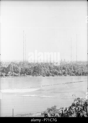 226 Vue de Villeurbanne depuis Crépieux - le relais de la Doua et les tours des Gratte-Ciel Banque D'Images