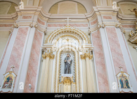 CLUJ-NAPOCA, Roumanie - 24 mars, 2018 : l'intérieur du Temple Franciscain à Cluj Napoca, Roumanie Banque D'Images