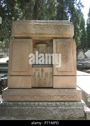 Anglais : Fonctionne par Emiliano Barral (1896-1936) dans le cimetière civil de Madrid. Español : Obras de Emiliano Barral (1896-1936) en el Cementerio Civil de Madrid. 1 janvier 2004, 00:11:45 39 Emiliano Barral 1929 Tumba de Jaime Vera (1859-1918) Banque D'Images