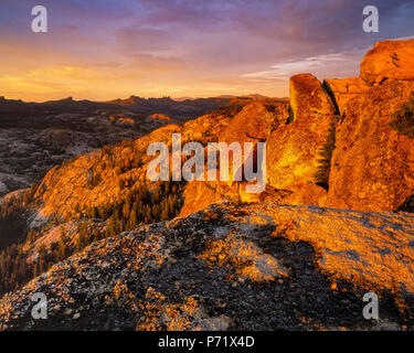 Coucher du soleil, explosions Rock Formation, Emigrant Wilderness, forêt nationale Stanislaus, Sierra Nevada, en Californie Banque D'Images