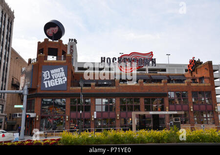 DETROIT, MI / USA - 21 octobre 2017 : Detroit's Hockeytown Cafe, en face de Comerica Park à Detroit, a été fondé par le propriétaire des Red Wings Mike Ilitch Banque D'Images
