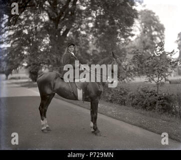 Anglais : DKW 33467UNE CarshaltonConvent L . Ce média Date : 19 février 2015, 15:47:29 oeuvre originale avant 1944 9 Couvent Carshalton (St Philomena's School) (16580903402) Banque D'Images