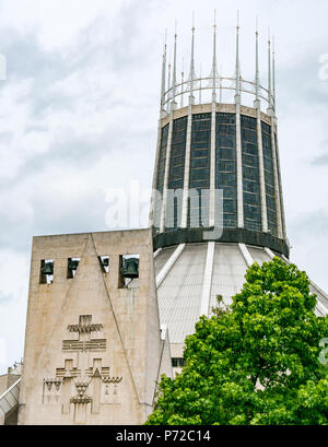 1960 spire et cloches, Cathédrale Métropolitaine de Frederick Gibberd , Liverpool, England, UK Banque D'Images