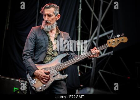 Barolo, Italie. 07 juillet, 2018. Le groupe de rock italien Marlene Kuntz en live sur la scène du Festival 2018 Collisioni, ouverture à la Depeche Mode 'esprit' tour 2018. Credit : Alessandro Bosio/Pacific Press/Alamy Live News Banque D'Images