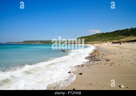 Sennen Cove et plage sur une chaude journée d'été Cornwall England UK Banque D'Images